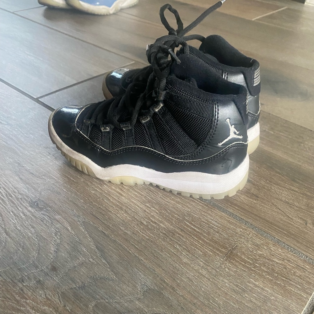 Jordan 11 in black size 13c